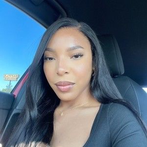 Meet your Posher, Denisha